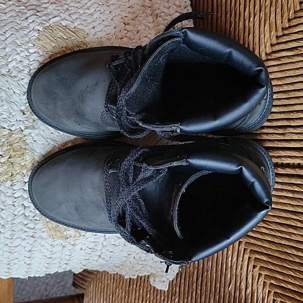 Timberland  boots, grayish black, size 4 junior - Picture 10 of 14